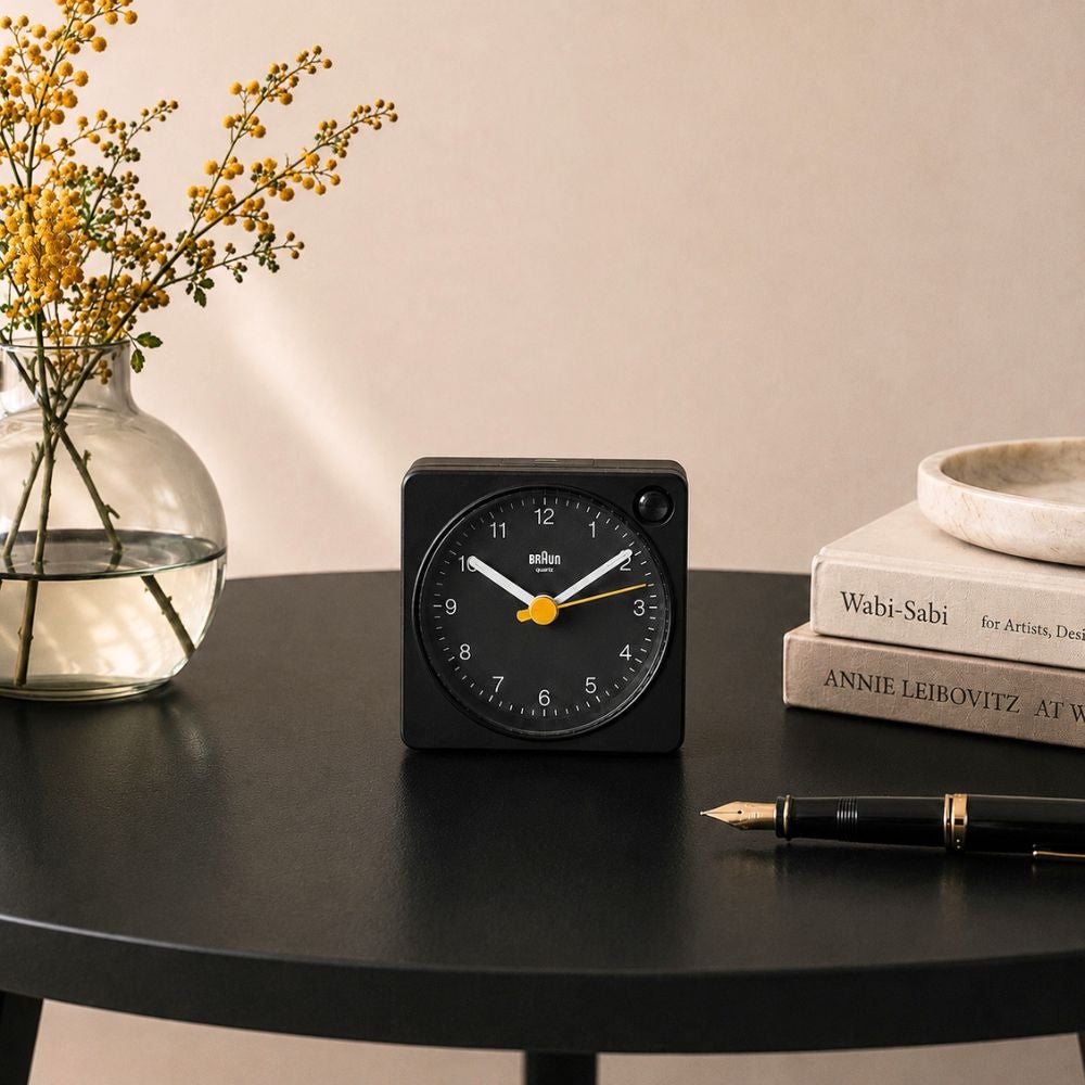 往年の名作「AB1(1987年)」をベースに再現 BRAUN ALARM CLOCK BLACK BC02XB （ブラウン置き時計 アナログアラームクロック ブラック）