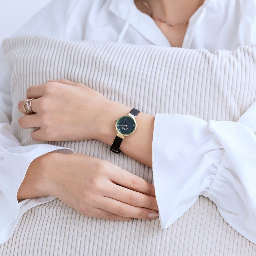 BERING Ladies Scandinavian Solar Deep green 14627-439 （ベーリング レディース腕時計 ソーラー ディープグリーン）