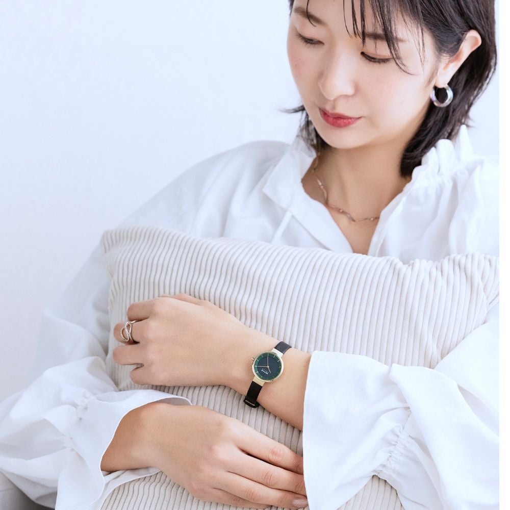 BERING Ladies Scandinavian Solar Deep green 14627-439 （ベーリング レディース腕時計 ソーラー ディープグリーン）