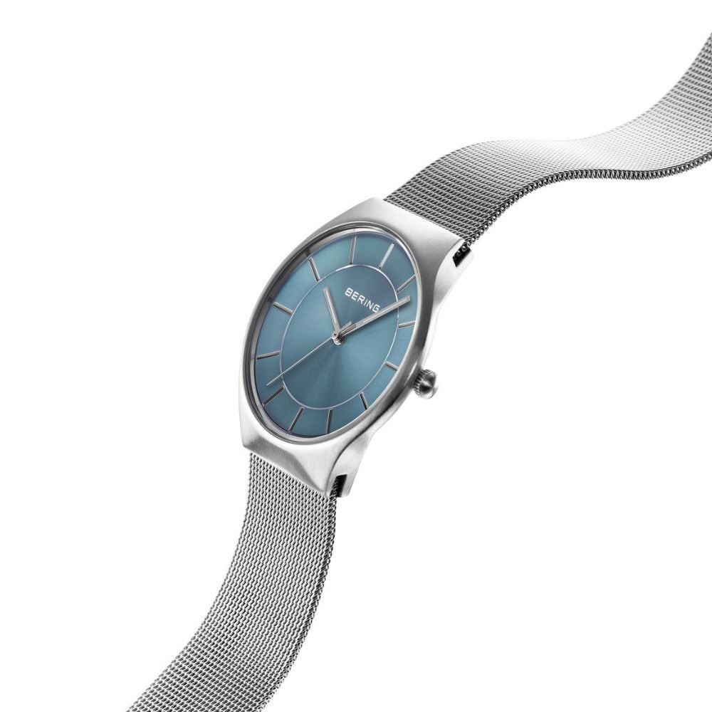 北極の空と氷が織りなす、アイスブルーコレクション BERING Classic Scandinavian Blue 11935-007（ベーリング ユニセックス腕時計 クラシックスカンジナビアン アイスブルー）