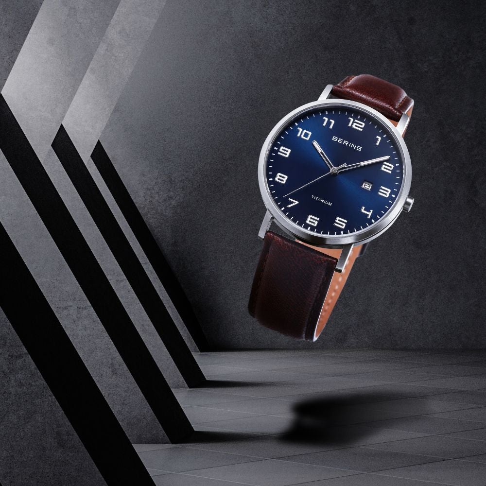BERING Mens Unisex Air Titanium Navy×Brown 18640-505 （ベーリング メンズ ユニセックス 腕時計 エアチタニウム 青文字盤×ブラウンレザー）