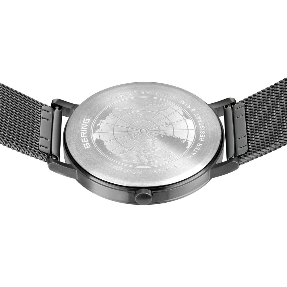 BERING Mens Unisex Air Titanium Black×Gray 18640-377 （ベーリング メンズ ユニセックス 腕時計 エアチタニウム 黒文字盤×グレーメッシュベルト）